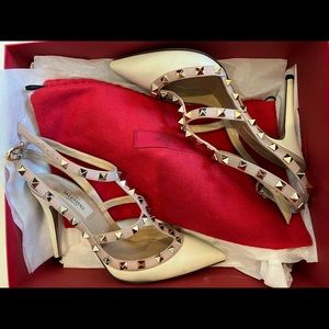 Valentino Rockstud Caged Pumps white size 37
